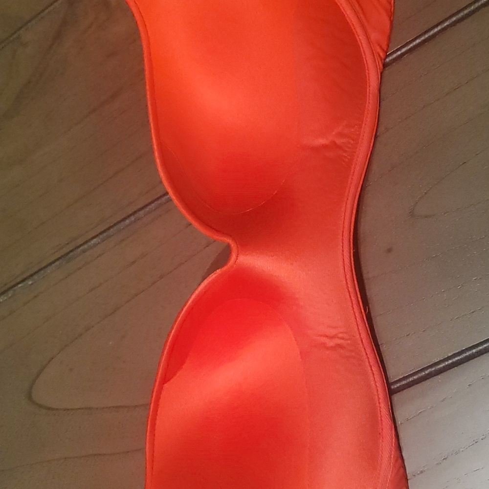 Victoria's Secret Wireless Push-Up Bra w/ Lace Details, Red, 32D - Picture 8 of 9